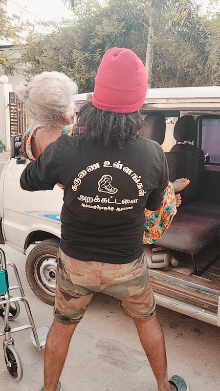 KUT volunteers rescuing a homeless elderly person and moving them to a care centre